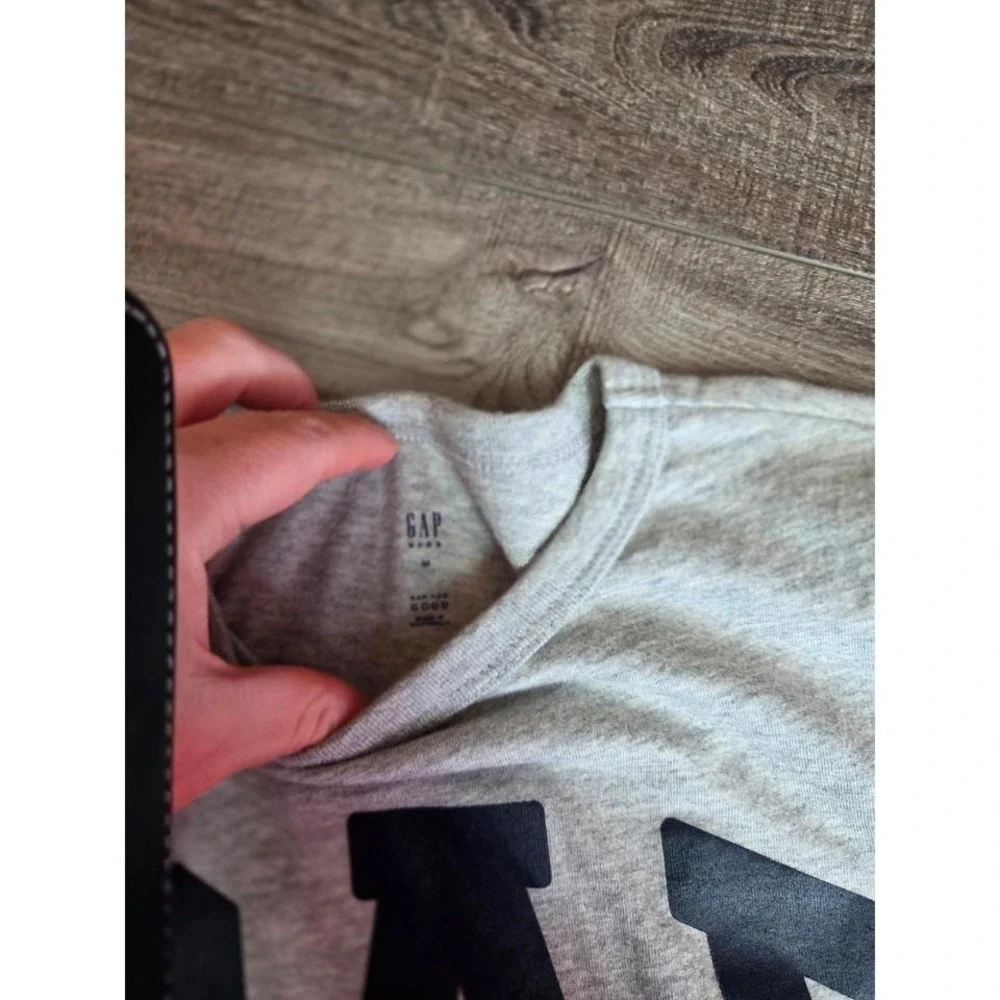 Gap kids boy tee size‎ Medium